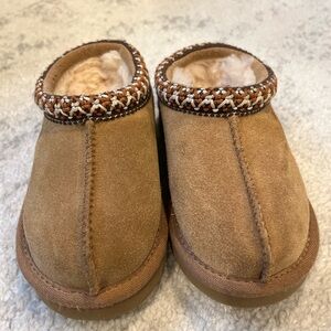 Uggs Toddler Tasman slip ons (size USA 8)